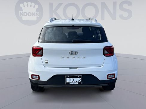 Used 2023 Hyundai Venue SEL w/ Cargo Package image 5