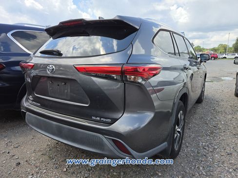 Used 2020 Toyota Highlander XLE AWD/4WD image 7
