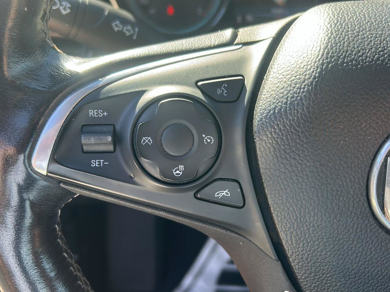 Used 2018 Buick Envision Essence w/ LPO, Interior Luxury Package FWD image 16