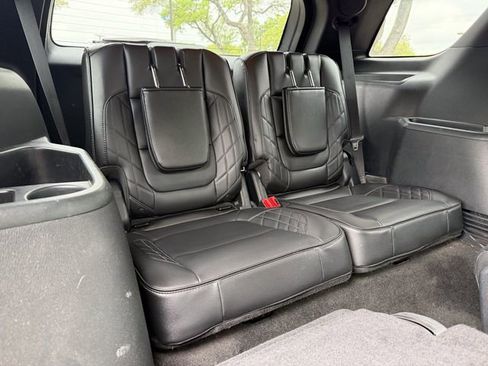 Used 2018 Ford Explorer Platinum image 20