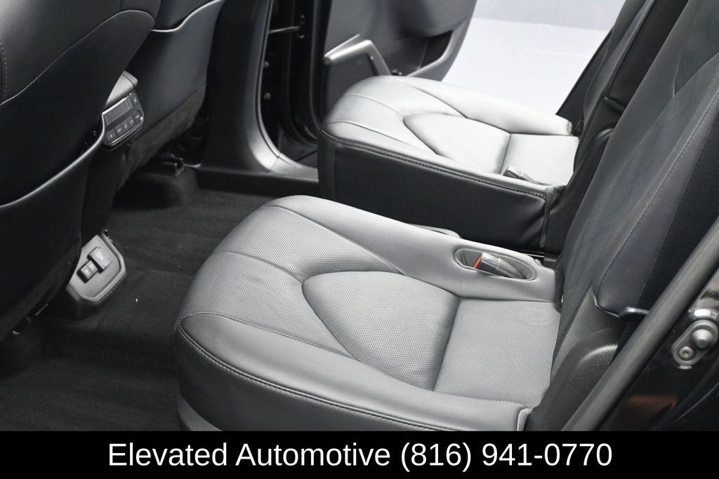 Used 2021 Toyota Highlander Platinum AWD/4WD image 10