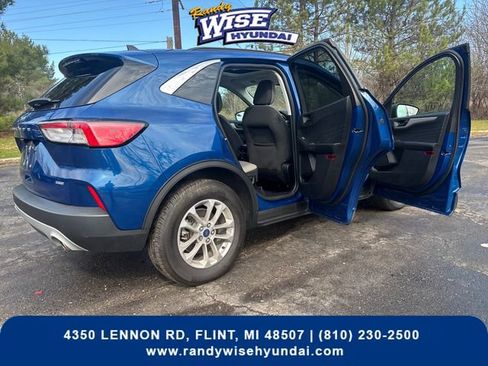 Used 2022 Ford Escape SE w/ Cold Weather Package image 9