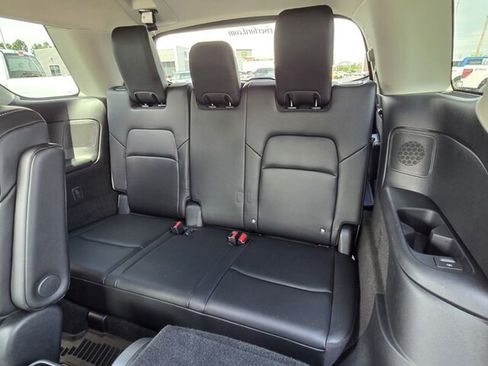 Used 2024 Nissan Pathfinder Platinum FWD image 14
