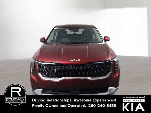 Certified 2025 Kia Carnival image 3