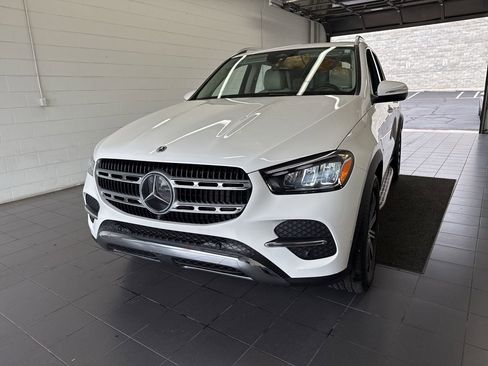 Used 2025 Mercedes-Benz GLE 350 4MATIC image 3
