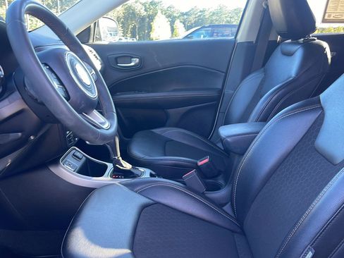 Used 2021 Jeep Compass Latitude w/ Sun and Sound Group FWD image 17