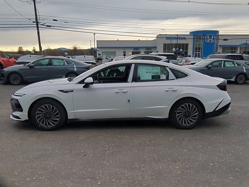 New 2025 Hyundai Sonata SEL image 2