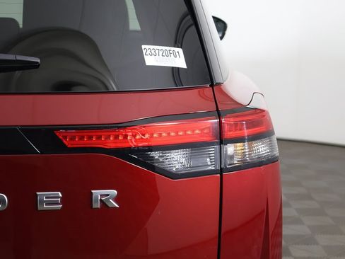 Used 2023 Nissan Pathfinder SL w/ Lighting Package (N92) image 18