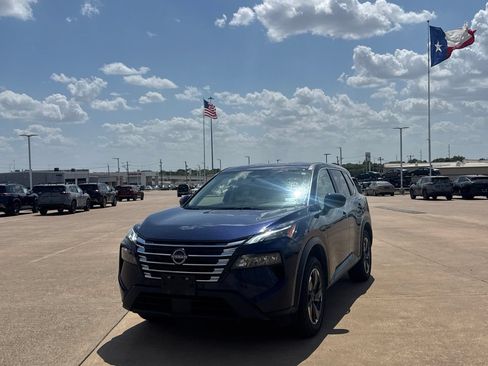 Certified 2025 Nissan Rogue SV FWD image 7