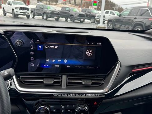 Used 2024 Chevrolet Trax RS w/ Sunroof Package image 23