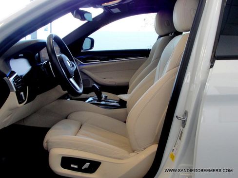 Used 2022 BMW 540i w/ M Sport Package image 4