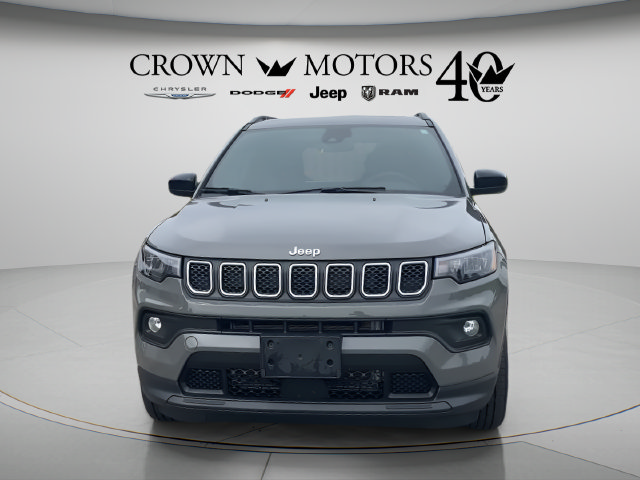Used 2023 Jeep Compass Latitude w/ Sun and Sound Group AWD/4WD image 2