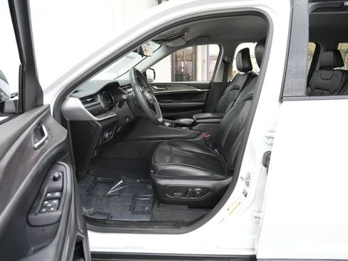 Used 2023 Jeep Grand Cherokee L Limited w/ Luxury Tech Group II image 19