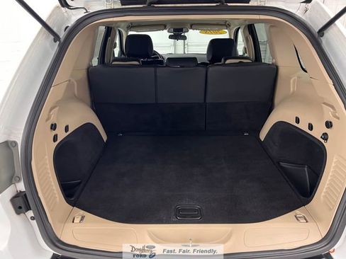 Used 2018 Jeep Grand Cherokee Laredo image 27