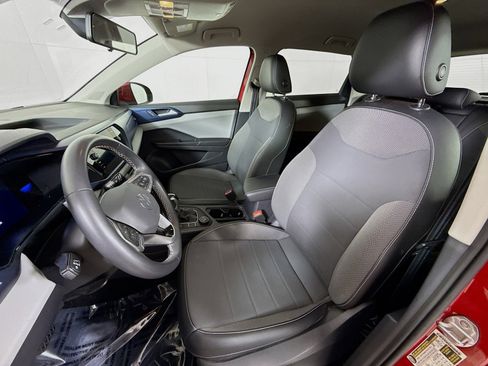 Certified 2022 Volkswagen Taos SE image 5