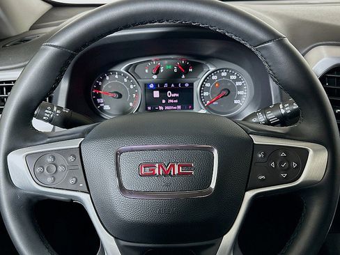 Used 2023 GMC Acadia SLT w/ Elevation Edition image 12