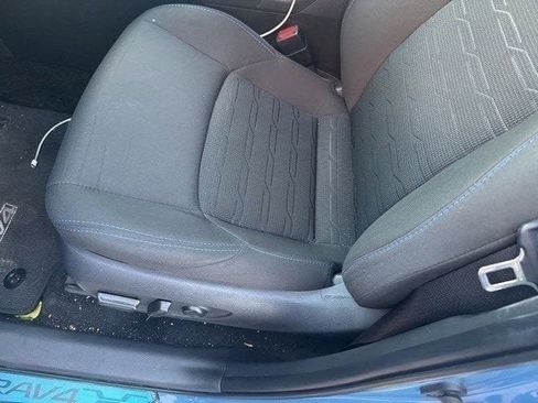 Used 2024 Toyota RAV4 SE image 9