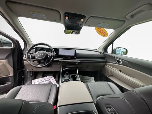 Certified 2025 Kia Carnival EX FWD image 22