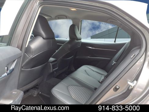 Used 2022 Toyota Camry SE w/ Carpet Mat Package (TMS) AWD/4WD image 17