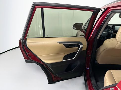 Used 2020 Toyota RAV4 LE image 24