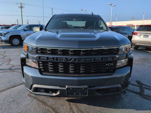 Used 2020 Chevrolet Silverado 1500 Custom w/ Custom Value Package AWD/4WD image 8