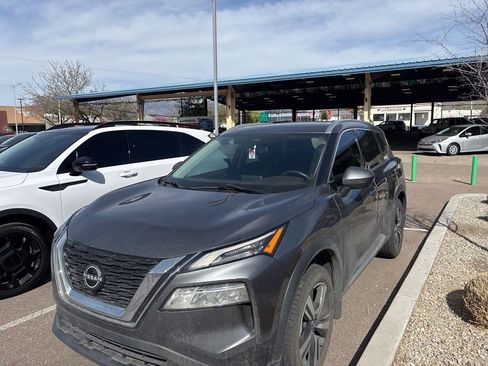 Used 2022 Nissan Rogue SL image 2