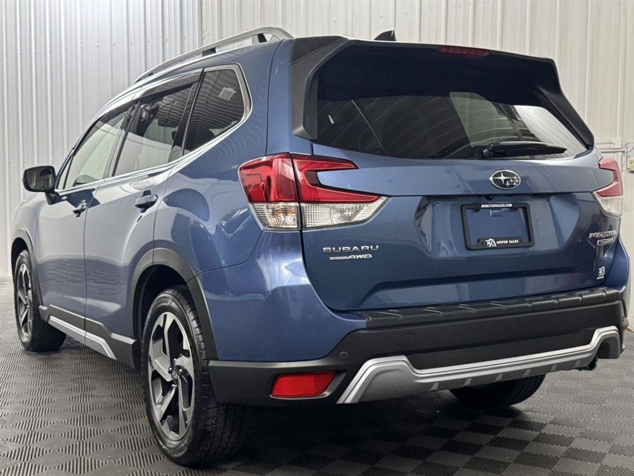 Used 2024 Subaru Forester Touring w/ Pop Package 2 AWD/4WD image 3