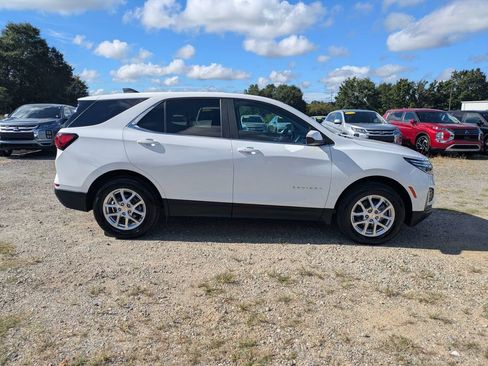 Used 2024 Chevrolet Equinox LT AWD/4WD image 2