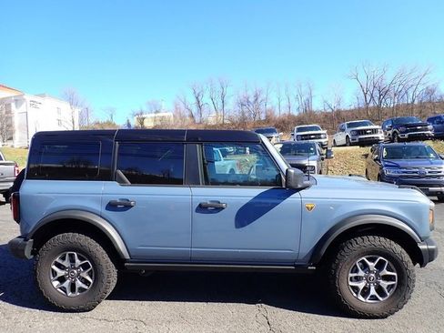 Used 2025 Ford Bronco Badlands image 4