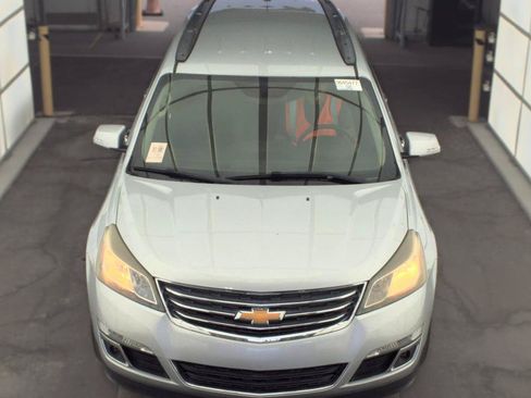 Used 2016 Chevrolet Traverse LT FWD image 2