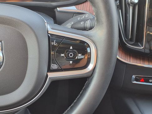 Certified 2023 Volvo XC60 B5 Plus w/ Climate Package AWD/4WD image 28