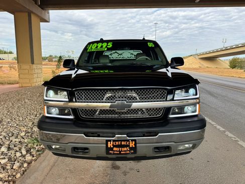 Used 2005 Chevrolet Avalanche Z66 w/ Sun And Sound Package RWD image 8