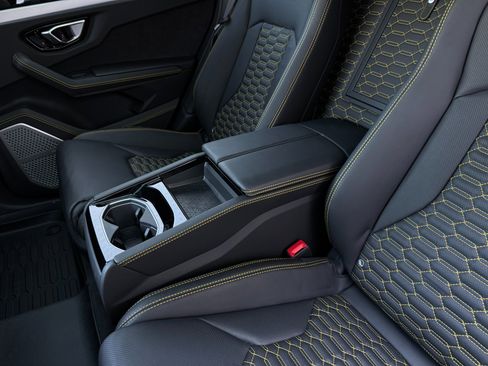 Used 2021 Lamborghini Urus image 46