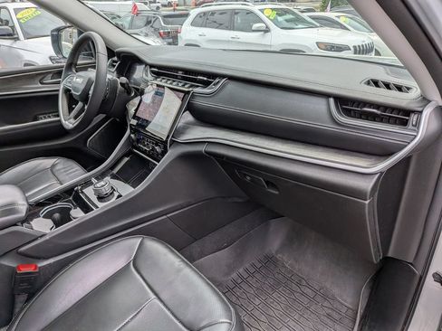Used 2023 Jeep Grand Cherokee L Limited w/ Luxury Tech Group II AWD/4WD image 31