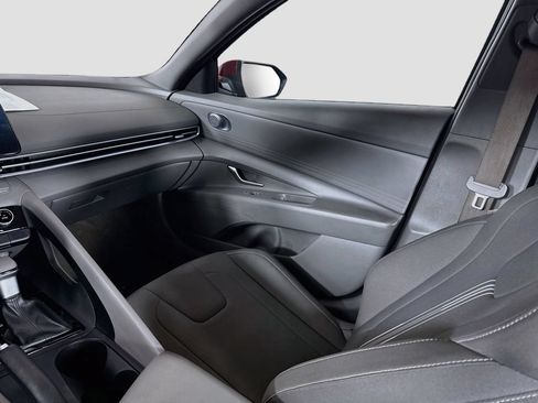 Used 2024 Hyundai Elantra SEL FWD image 16