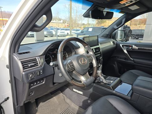 Used 2023 Lexus GX 460 Luxury w/ Accessory Package image 16