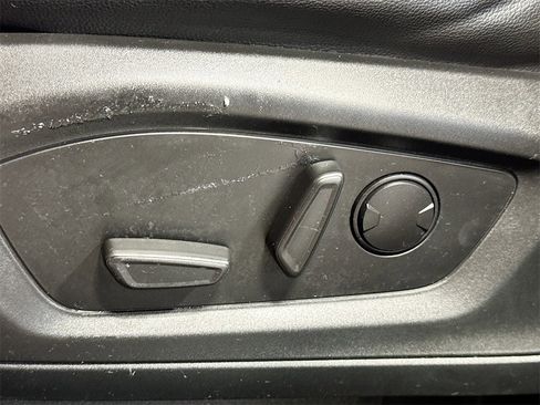 Used 2020 Ford Explorer XLT w/ Equipment Group 202A image 26