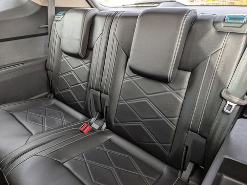 Used 2024 Volkswagen Atlas SE image 14