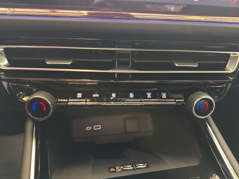 New 2026 Chevrolet Traverse RS w/ LPO, Floor Liner Package image 19