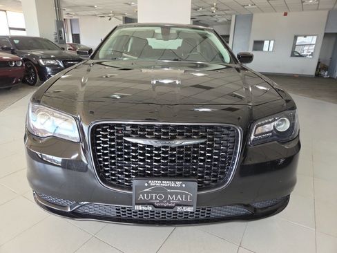 Used 2022 Chrysler 300 Touring w/ Sport Appearance Package RWD image 2