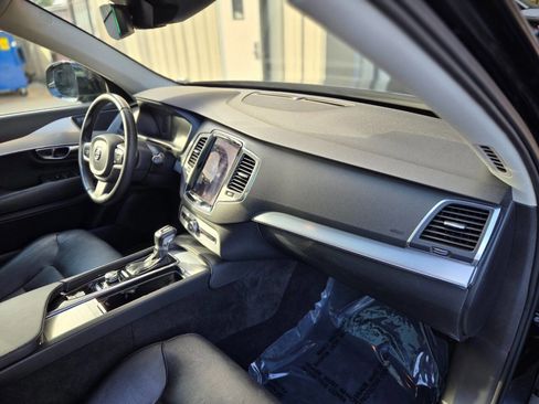 Used 2018 Volvo XC90 T5 Momentum image 12