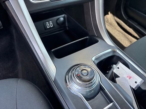 Used 2020 Ford Fusion SE FWD image 18