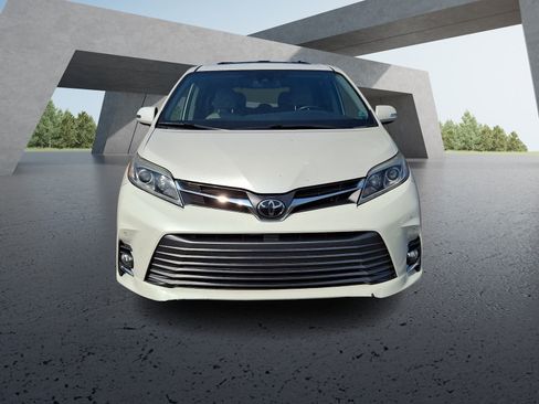 Used 2019 Toyota Sienna Limited AWD/4WD image 2