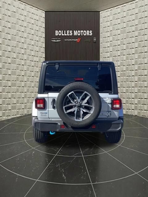 Certified 2024 Jeep Wrangler Unlimited w/ Convenience Group AWD/4WD image 9