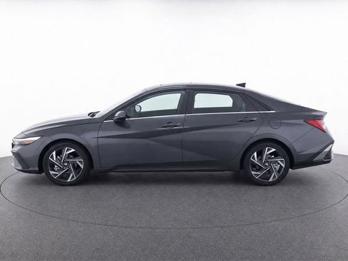 Used 2025 Hyundai Elantra Limited FWD image 6