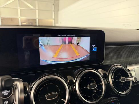 Used 2021 Mercedes-Benz GLB 250 4MATIC image 23