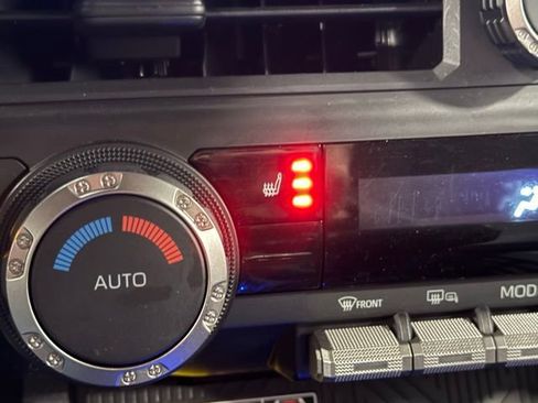 Used 2024 Toyota Tacoma TRD Sport image 32