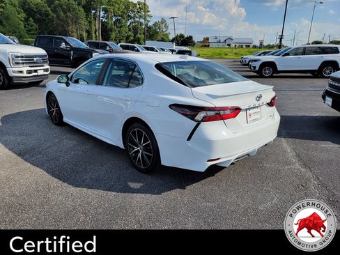 Used 2023 Toyota Camry SE FWD image 3