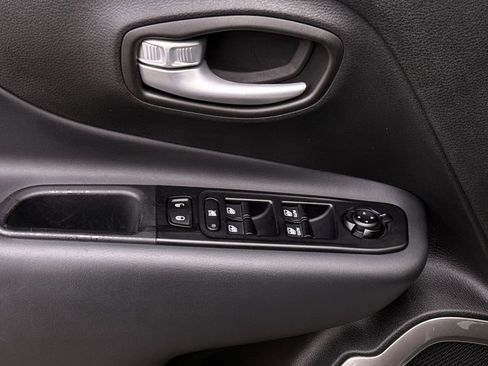 Used 2023 Jeep Renegade Latitude image 15