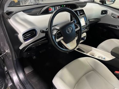 Used 2016 Toyota Prius Three Touring FWD image 19